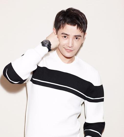 孙坚应邀出席巴塞尔钟表展,并计划在瑞士完成自己写真书