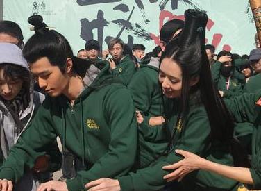 周冬雨主演电影《武林怪兽》今天开机,陈学冬郭碧婷“尽显怪相”