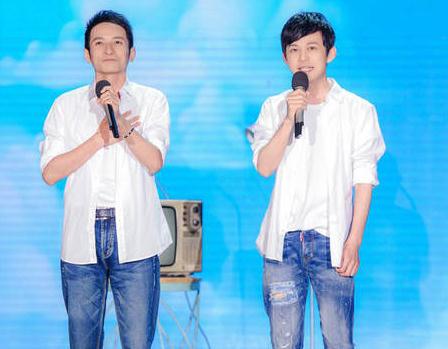 《快乐大本营》何炅维嘉演唱《少年》感动全场