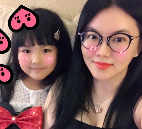 明星经纪人:李湘晒与女儿合照 相似如同复制粘贴