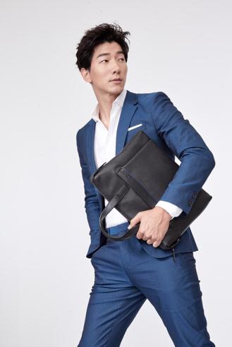 明星经纪公司贺张亮拿下法国时尚品牌代言