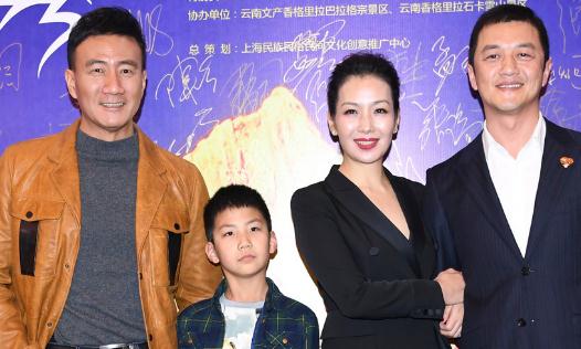 明星经纪:女儿九九首次走秀,胡军手机拍不停眼里都是父爱