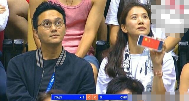 袁咏仪吴君如现场为中国女排加油助威超感动,网友:输赢已经不重要了