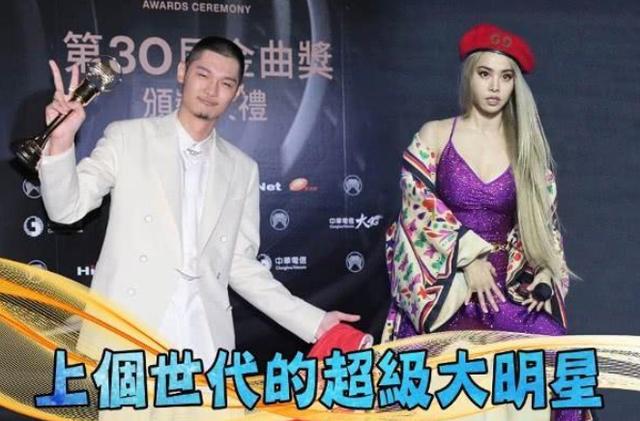 第三十届金曲奖最佳男歌手讽蔡依林